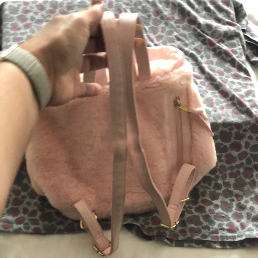 Furry Pink Back-Pack - Picture 2 of 7